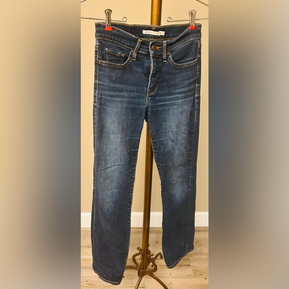 Woman’s Levi 315 Shaping Bootcut Jeans. Size 25